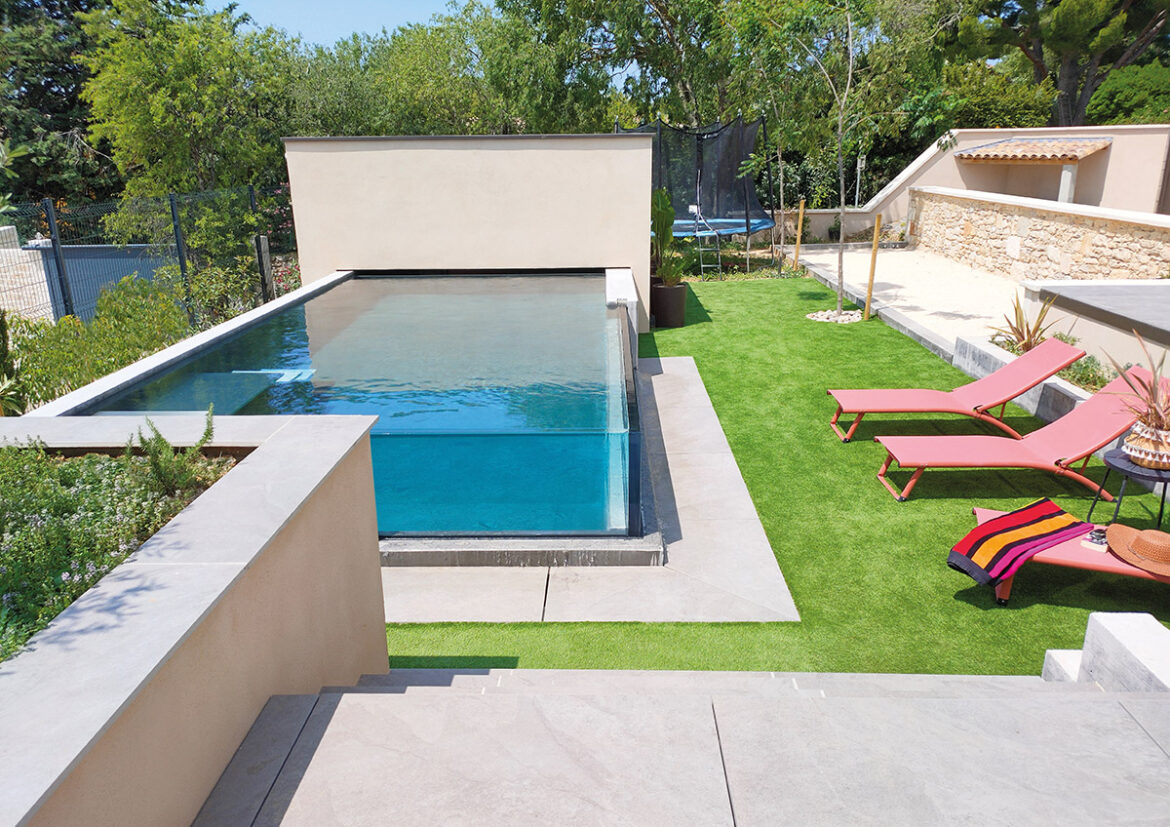 Création d’une piscine à débordement à paroi vitrée - Activité Piscine