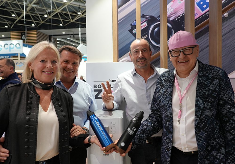M. et Mme Winé de Piscines ES & Spas, Stéphane Goulet, coordinateur du groupement L’esprit Piscine et Andreas Weißenbacher, CEO de BWT