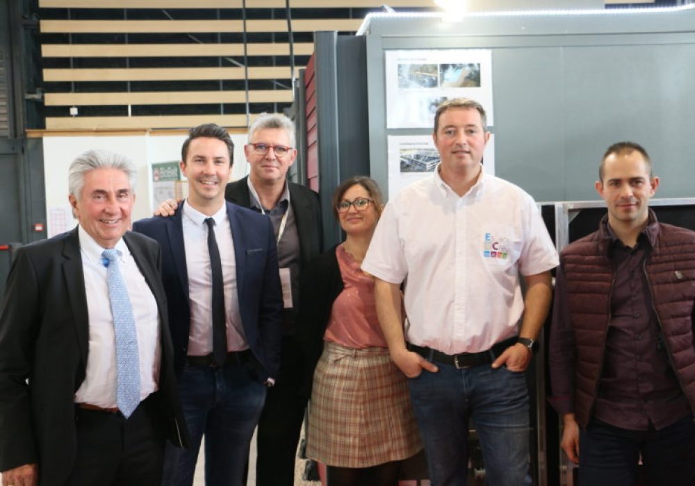 De gauche à droite : Patrick et Thomas Delalande, Piscines Delalande à Deauville, Gilles Cousson, Cofreco, Sabrina et Mickaël Parigot, Espace Créa Piscine à Seyssuel (38) et Matthieu Scanzi, Scanzi Piscines à Moussac (30).