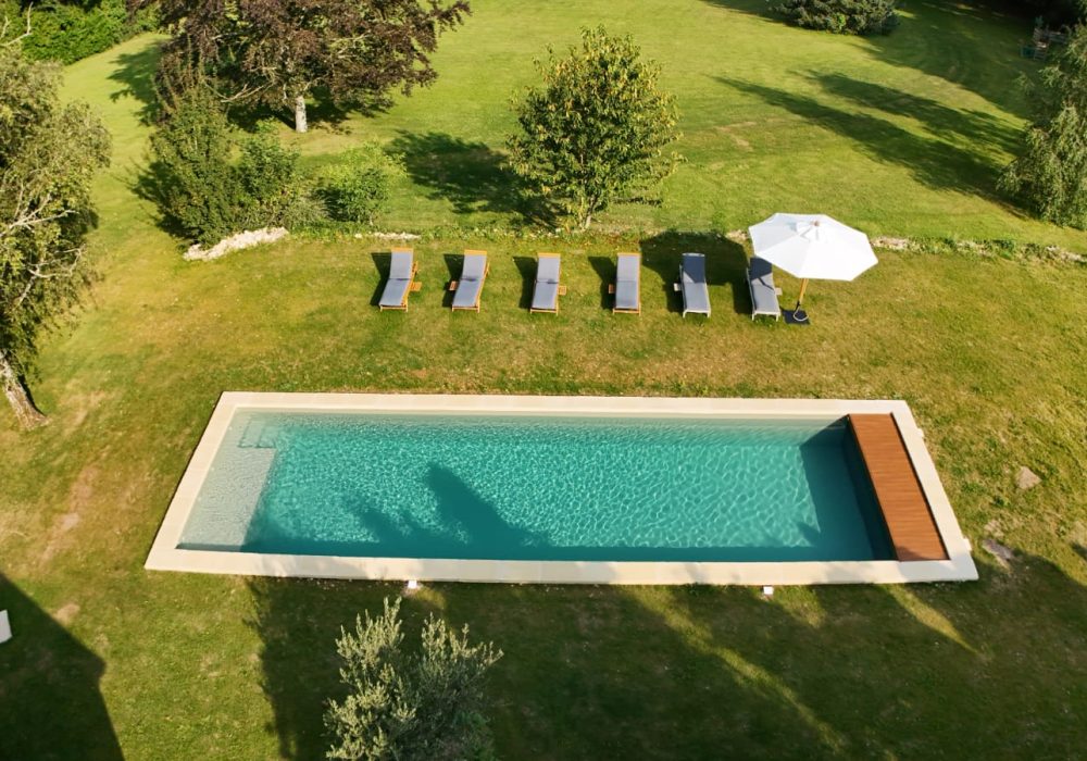 Piscine béton réalisée par Auxerre Loisirs (Yonne) - Concessionnaire Mondial Piscine